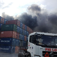 Tin tức trong ngày - Bãi container cháy, thực phẩm Tết ra tro