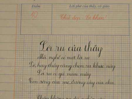 Rèn chữ đẹp, cô bắt trò xé vở - 1