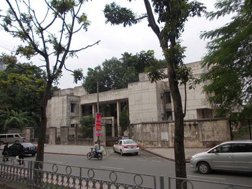 Rùng rợn “ngôi nhà ma” giữa HN - 2