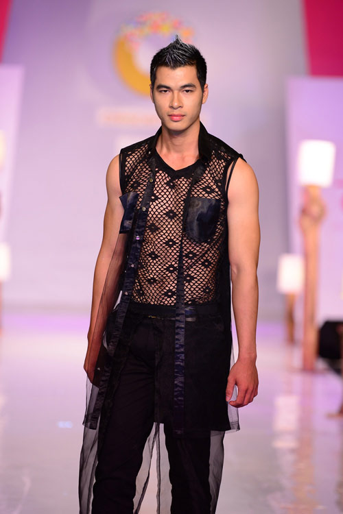 Sao nam cũng ham khoe ngực lấp ló - 4