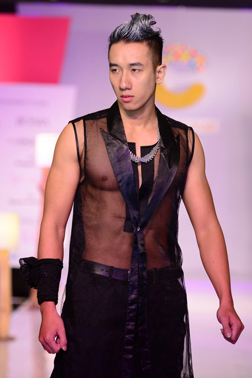 Sao nam cũng ham khoe ngực lấp ló - 6