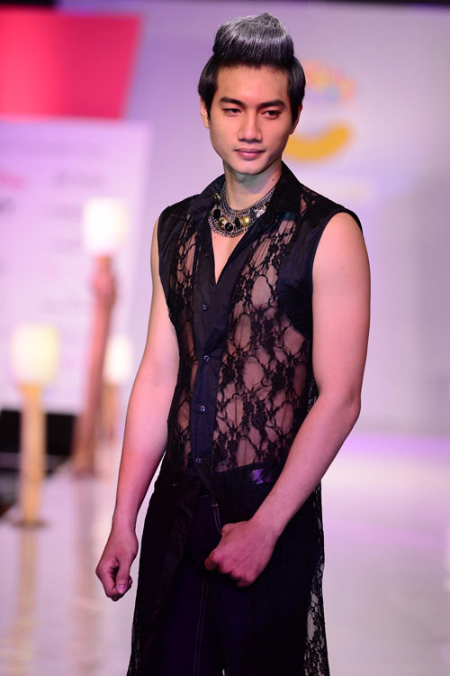 Sao nam cũng ham khoe ngực lấp ló - 7