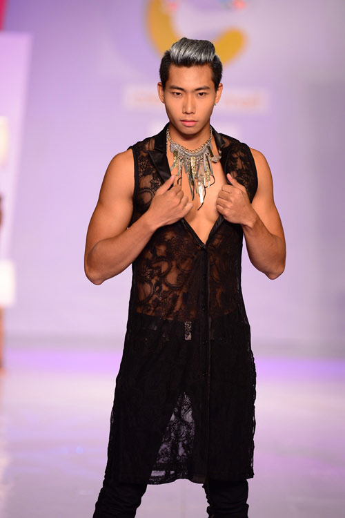 Sao nam cũng ham khoe ngực lấp ló - 9