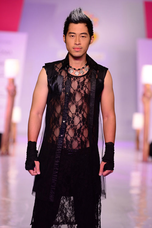 Sao nam cũng ham khoe ngực lấp ló - 10