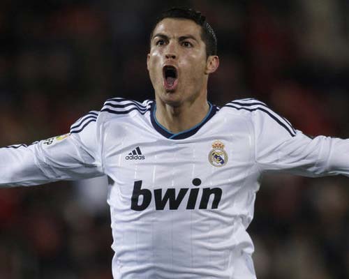 Ronaldo khiêm tốn về QBV 2012 - 1