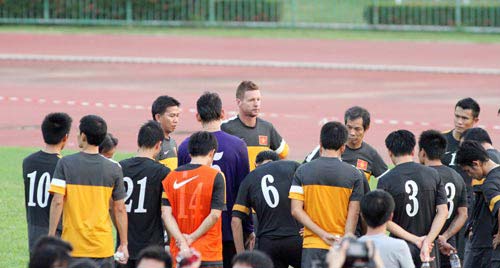 AFF Cup: Gửi những người đàn ông đá bóng - 1