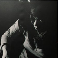 Pháp luật - Người vợ bị chồng cưỡng hiếp trước đông người