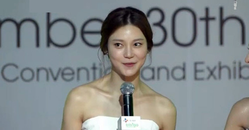 Rộn ràng thảm đỏ lễ trao giải MAMA - 2