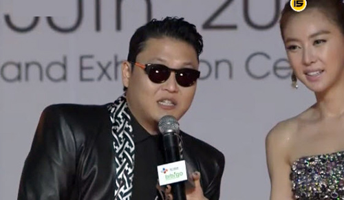 Rộn ràng thảm đỏ lễ trao giải MAMA - 12