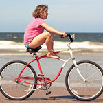 Tại sao "lúc ấy" lại... dạng chân ra?