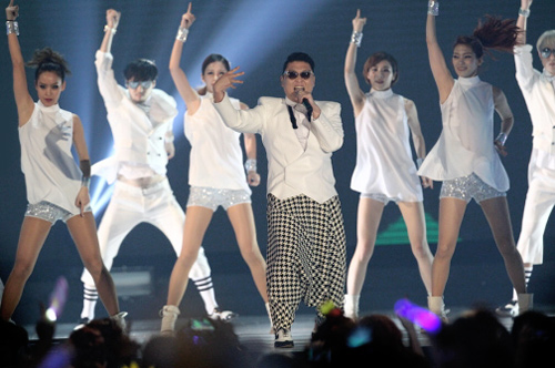 Psy bùng nổ với Gangnam Style - 1