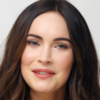 Thẩm mỹ viện - Megan Fox mặt sưng tấy, cười gượng gạo