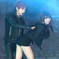 Sao ngoại-sao nội - Cặp đôi 19+ Trouble maker quấn chặt nhau