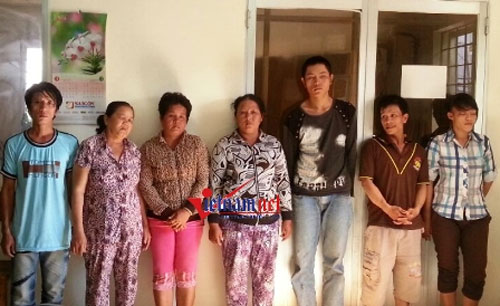 Dàn cảnh đâm xe, ngang nhiên móc túi trên phố - 1