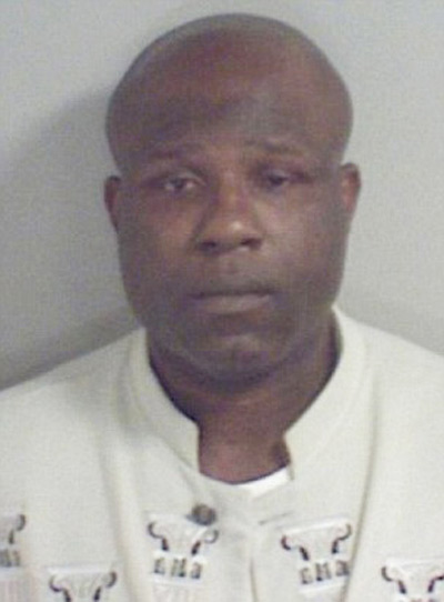 Anh: Nhận con nuôi để làm nô lệ tình dục - 3