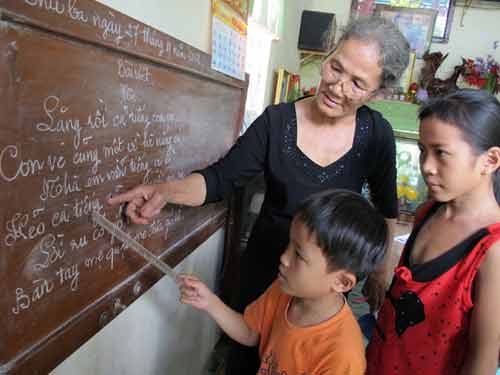 Gần 30 năm làm cô giáo không lương - 1