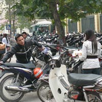 Tin tức trong ngày - Hà Nội sẽ tăng gấp đôi phí sử dụng vỉa hè