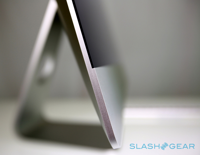 Với độ mỏng ở cạnh rìa đo được chỉ 5mm, Apple đưa thiết kế iMac 2012 lên tầm nghệ thuật