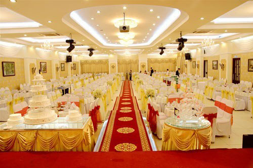 Tiệc cưới phải trình giấy kết hôn: Vô lý - 2