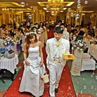 Tin tức trong ngày - Tiệc cưới phải trình giấy kết hôn: Vô lý