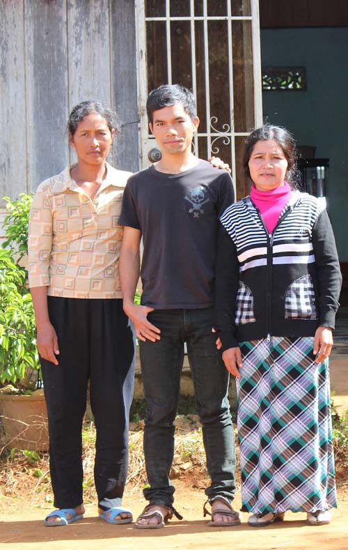 Ya Suy bị bà con buôn làng chê xấu - 2