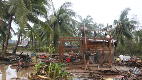 Philippines: Hơn 200 người chết vì bão Bopha - 1