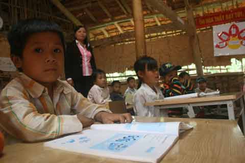 “Lớp học há mồm” ở Nà Lốc - 1