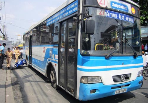 Hung thần xe buýt liên tiếp gây họa trên phố - 2