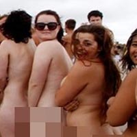 Phi thường - kỳ quặc - 600 người khỏa thân lao xuống biển