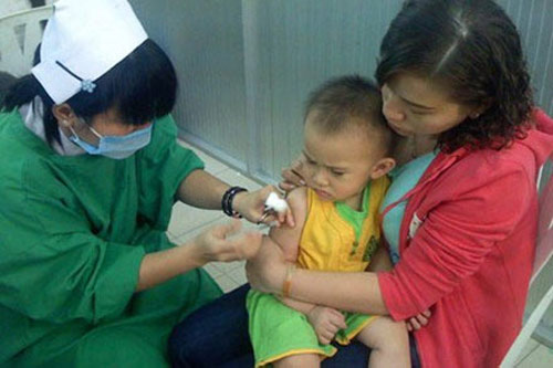 Liên tiếp thu hồi vắc-xin: Lỡ tiêm phòng có sao không? - 1