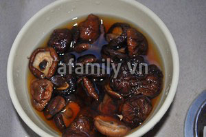 3 bước đơn giản cho món gà hấp nấm - 4