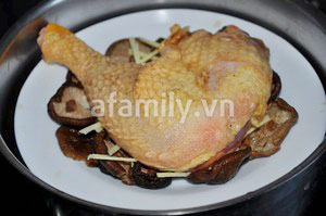 3 bước đơn giản cho món gà hấp nấm - 7