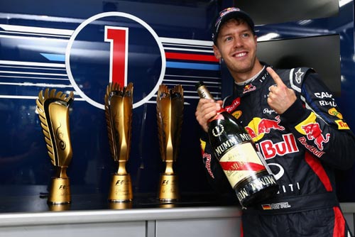 Horner: “Vettel chưa đạt đỉnh sự nghiệp” - 1