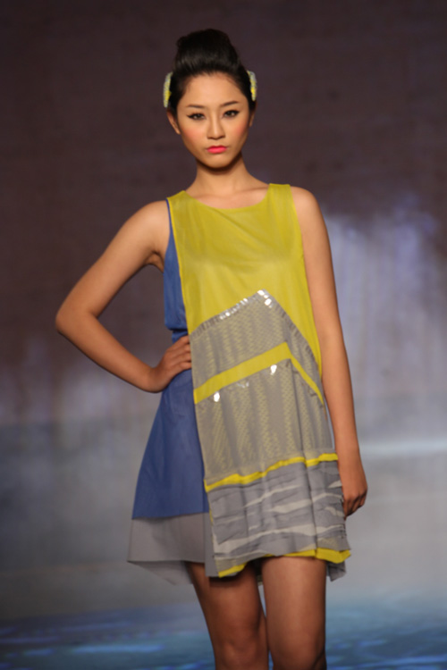 Hoa hậu, siêu mẫu "đổ bộ" sàn catwalk - 9