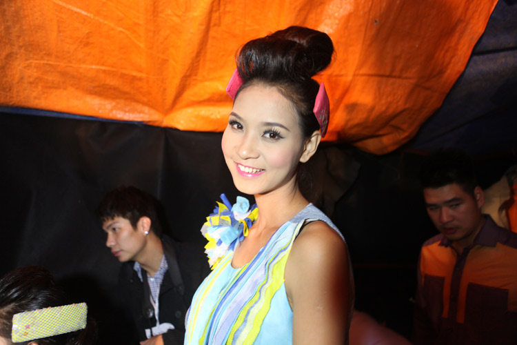 Hoàng Yến, Hồng Quế nhí nhố ở hậu trường - 15