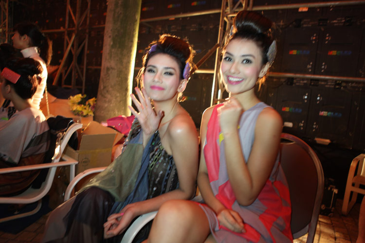 Hoàng Yến, Hồng Quế nhí nhố ở hậu trường - 2