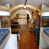 Thị trường - Tiêu dùng - Loạn dịch vụ ăn theo "ngày tận thế"