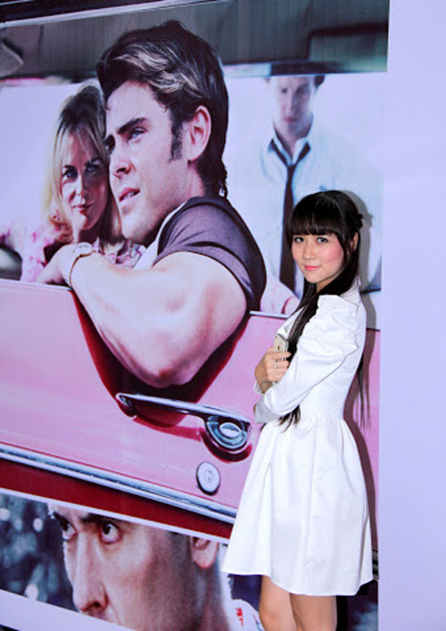 Kiều nữ Việt háo hức xem phim 16+ - 2