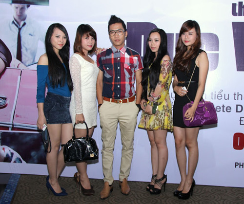 Kiều nữ Việt háo hức xem phim 16+ - 10