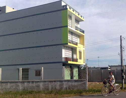 Khốn khổ vì sống chung với yến - 2