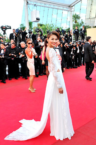 Khi người đẹp Việt "khôn nhà dại chợ"! - 3