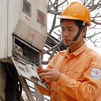 Thị trường - Tiêu dùng - EVN lỗ tại chính sách, lãi nhờ... trời