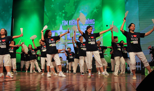 VN's Got Talent: Chờ đợi U80 nhảy hip-hop - 2