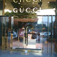 Thị trường - Tiêu dùng - Truy nguồn gốc hàng hiệu 'giá bèo'