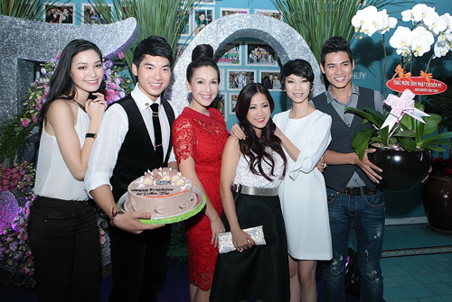 Đón tuổi 50, Diễm My lại gây ngạc nhiên - 14