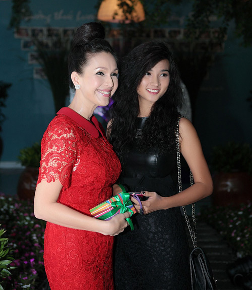 Đón tuổi 50, Diễm My lại gây ngạc nhiên - 12