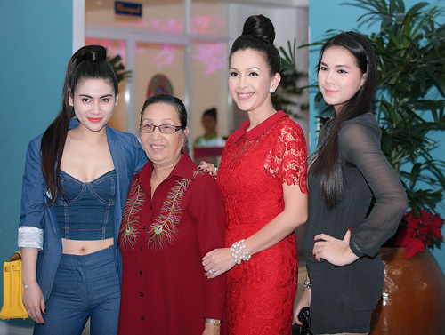 Đón tuổi 50, Diễm My lại gây ngạc nhiên - 7