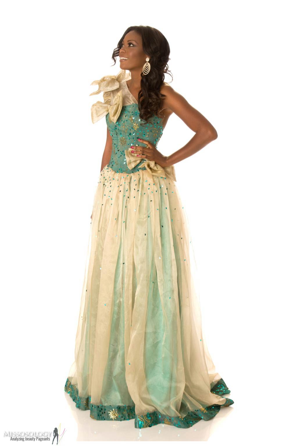 Ứng viên Hoàn vũ bị váy áo "dìm hàng" - 4