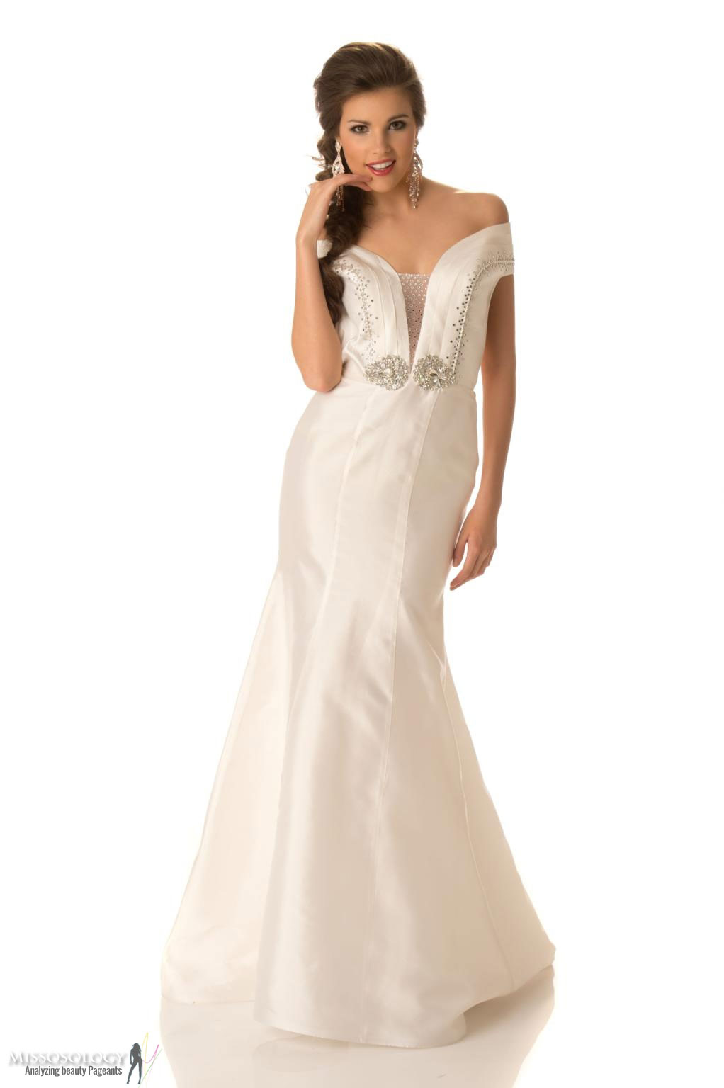 Ứng viên Hoàn vũ bị váy áo "dìm hàng" - 3