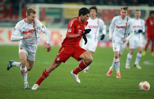 Bundesliga: “Tiếng còi méo” hại Dortmund - 2